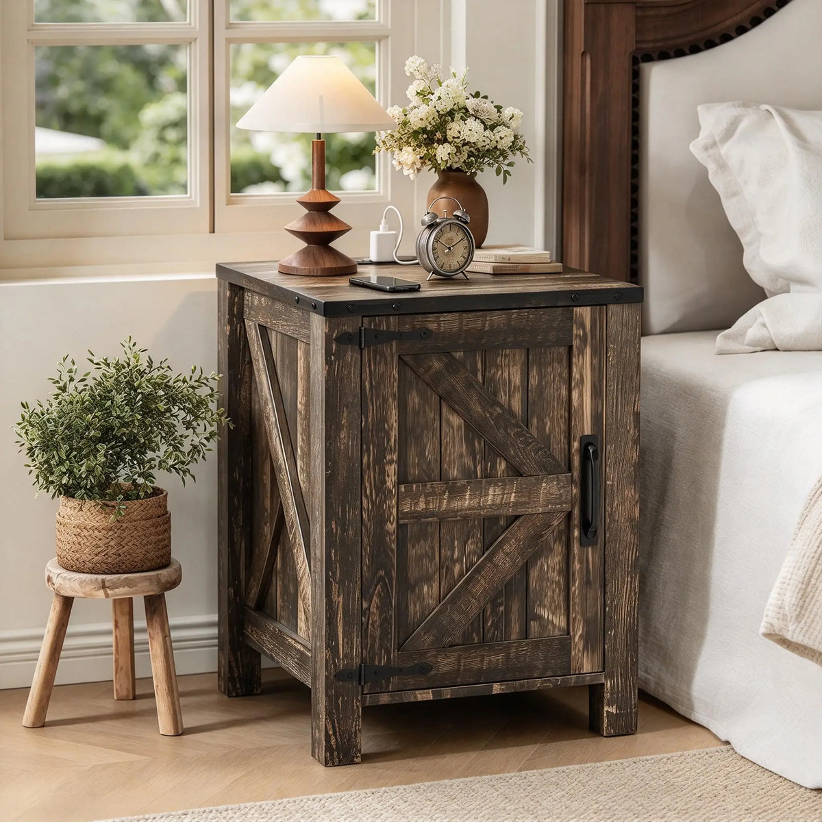 18" Farmhouse Nightstand with Charging Station for Bedroom, Living Rooms