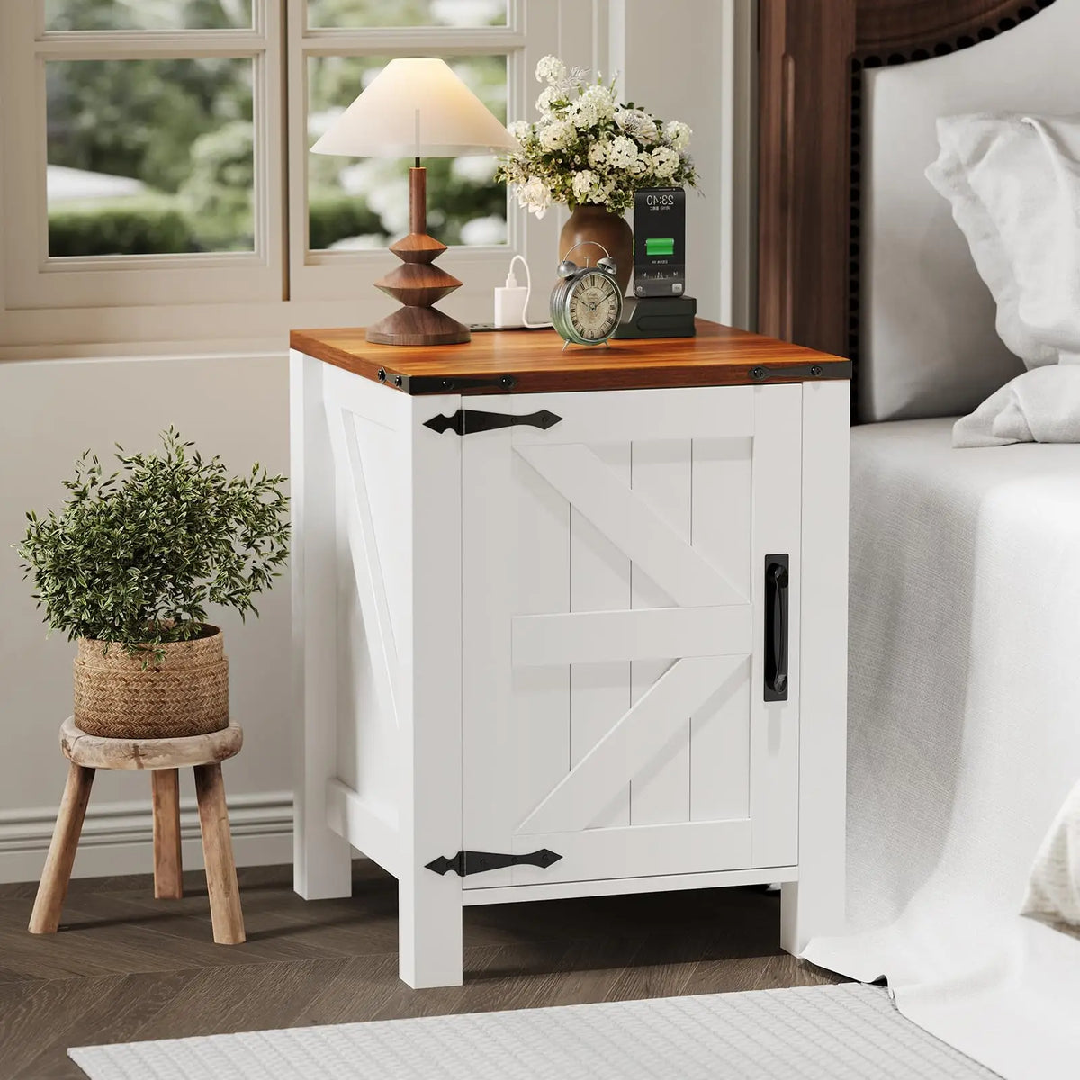 18" Farmhouse Nightstand with Charging Station for Bedroom, Living Rooms
